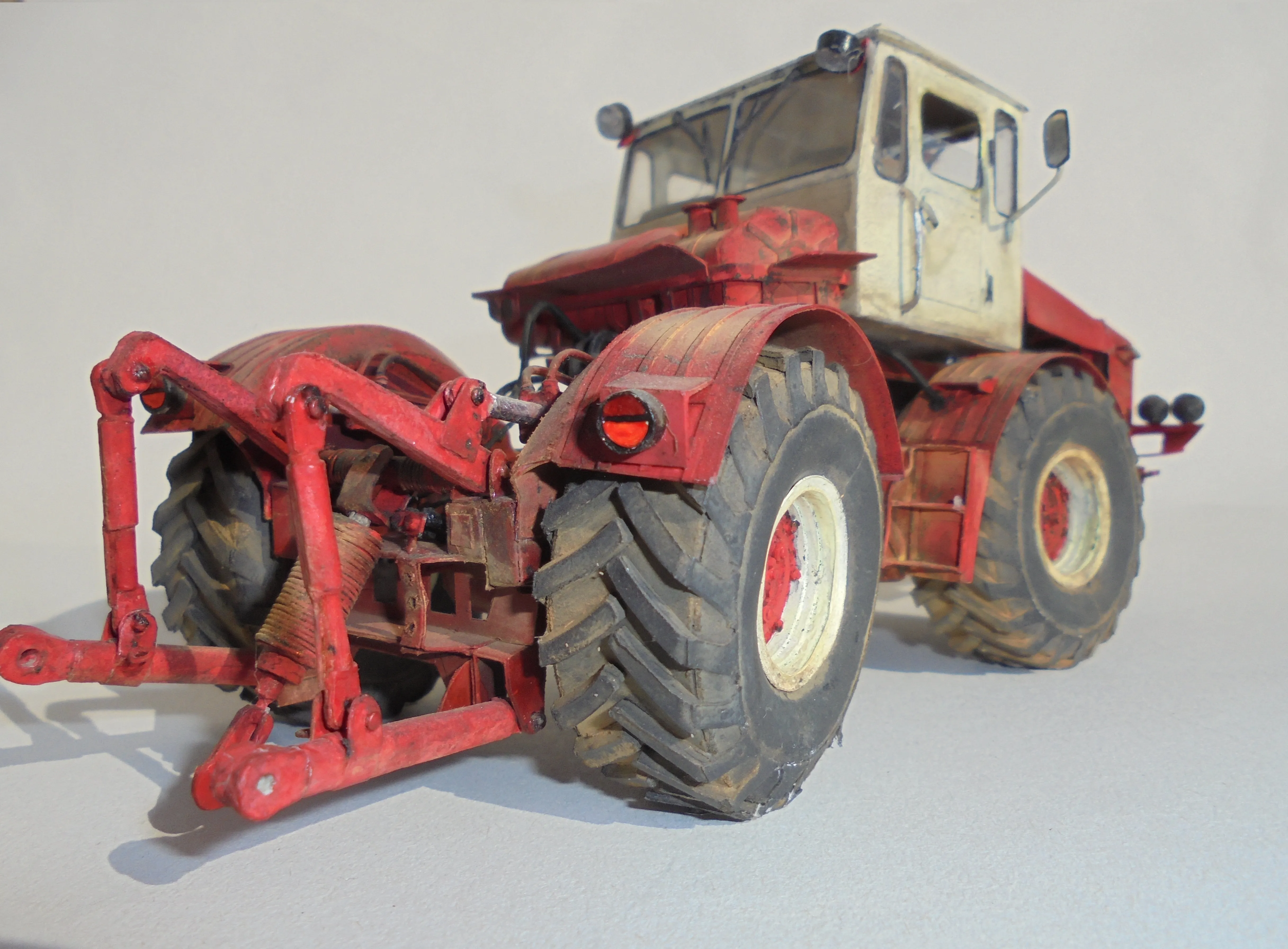 Ťažkotonážny kĺbový traktor Kirovec K-700